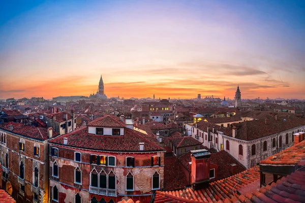 Venedik Talya Çatısı Gökyüzü Tarihi Simgeler Alacakaranlıkta — Stok fotoğraf