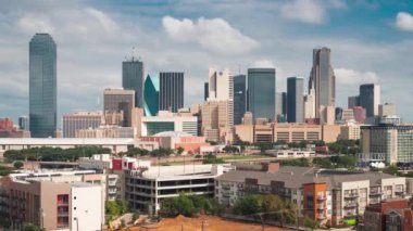 Dallas, Texas, ABD şehir manzarası zaman atlamalı.