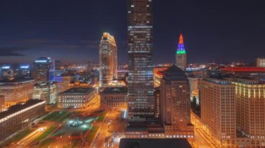 Cleveland, Ohio, ABD şehir merkezi Şafak vakti yüksek binalarla.