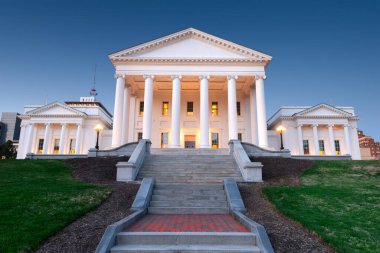 Virginia Eyalet Meclisi Richmond, Virginia, ABD Alacakaranlıkta.
