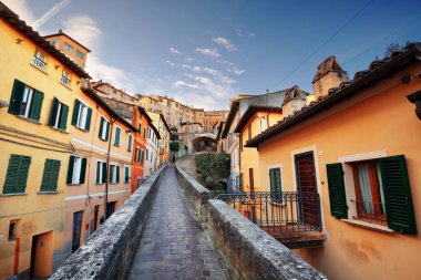 Perugia, İtalya Ortaçağ Aqueduct Sokağı 'nda sabah.