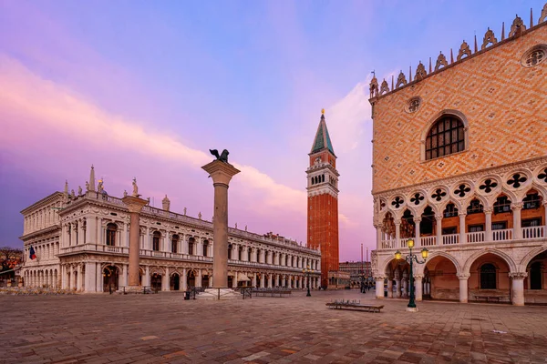 Венеция Италия Площади Сан Марко Тауэра Дворца Дожей Утром — стоковое фото