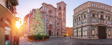 Floransa, Toskana, İtalya Noel sezonunda şafakta Duomo ile.