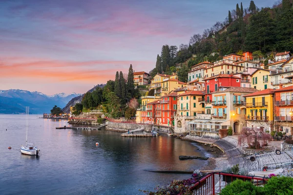 Varenna Italien Vid Comosjön Skymningen — Stockfoto