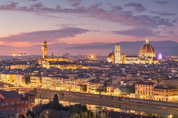 Florença Itália Skyline Com Edifícios Referência Entardecer Sobre Rio Arno — Fotografia de Stock