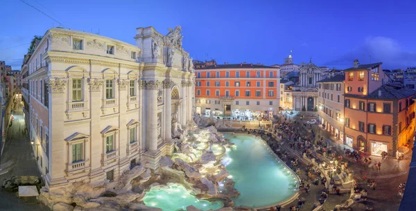 Roma Italia Menghadap Air Mancur Trevi Selama Senja — Stok Foto