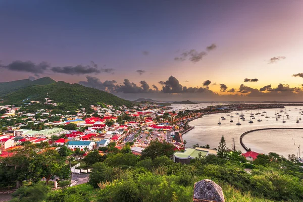 Marigot Martin Kasabası Alacakaranlıkta Karayipler Ufuk Çizgisi — Stok fotoğraf