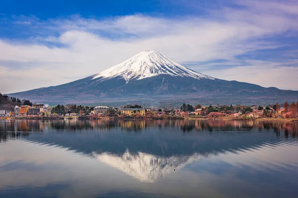 Monte Fuji Vicino Lago Kawaguchi Con Fogliame Primaverile Nella Prefettura — Foto Stock