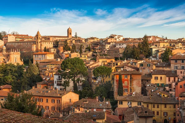 ペルージャ 昼間のイタリアの旧市街のスカイライン — ストック写真