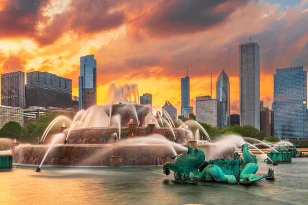 Chicago Illinois Estados Unidos Skyline Fuente Atardecer — Foto de Stock