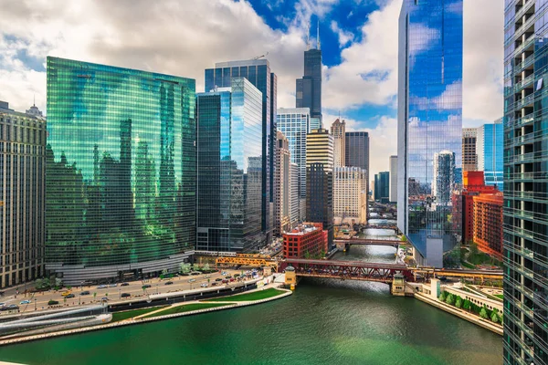 Chicago Illinois Estados Unidos Paisaje Urbano Sobre Río Por Tarde —  Fotos de Stock