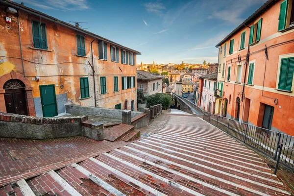 ペルージャ 朝の中世の水路通りのイタリア — ストック写真