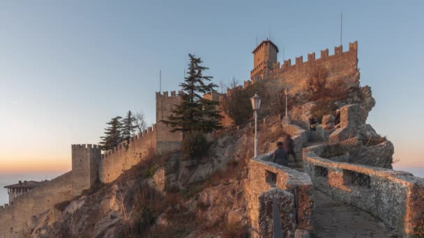 San Marino Cumhuriyeti Ilk Kulesiyle Şafakta — Stok video