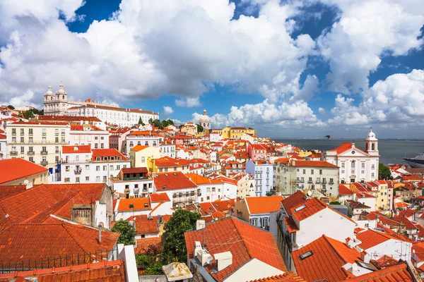 アルファマ地区のリスボン ポルトガル都市スカイライン — ストック写真