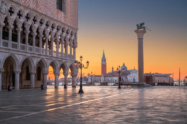 Венеция Италия Городская Площадь Утром Текст Итальянском Языке Гондола — стоковое фото