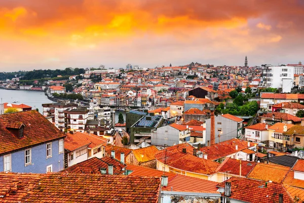 Porto Portekiz Eski Şehir Manzarası Alacakaranlıkta Ufuk Çizgisi — Stok fotoğraf