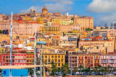 Cagliari, Sardunya, İtalya üzerinde Akdeniz kıyı manzarası.