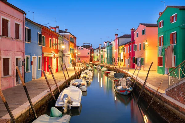 Burano Venecia Italia Coloridos Edificios Largo Los Canales Crepúsculo — Foto de Stock