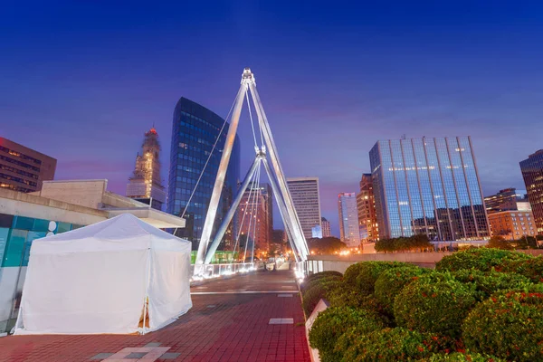 Hartford Connecticut Eua Skyline Founders Bridge Crepúsculo — Fotografia de Stock