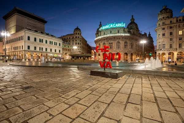 Genoa イタリア 2021年12月30日 朝の噴水でのフェラーリ広場 — ストック写真