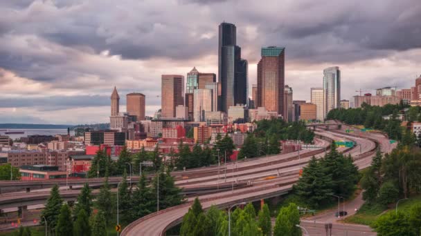 Seattle Washington Usa Skyline Céntrico Ciudad Sobre Las Carreteras Anochecer — Vídeos de Stock