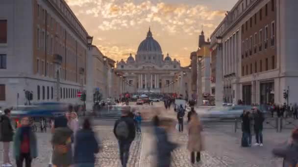 バチカン市国 ローマ イタリアに囲まれた都市国家 夕暮れ時にサンピエトロ大聖堂と — ストック動画