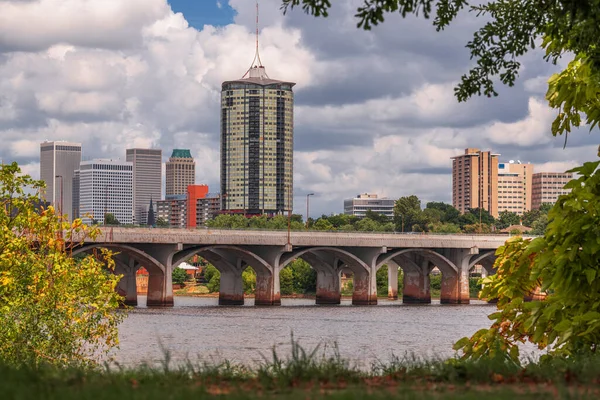 Tulsa Oklahoma Eua Skyline Centro Cidade Rio Arkansas Tarde — Fotografia de Stock