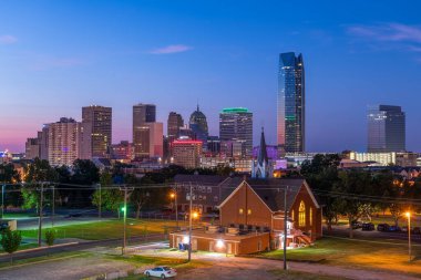 Oklahoma City, Oklahoma, ABD alacakaranlıkta gökyüzü.