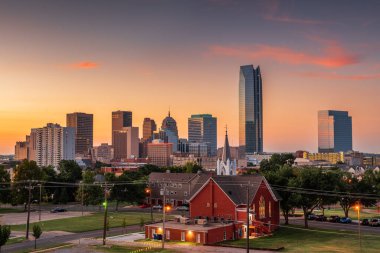 Oklahoma City, Oklahoma, ABD alacakaranlıkta gökyüzü.
