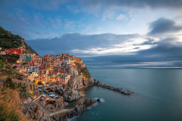 Manarola Spezia Italy海岸の夜明けのチンクテルレの景色 — ストック写真