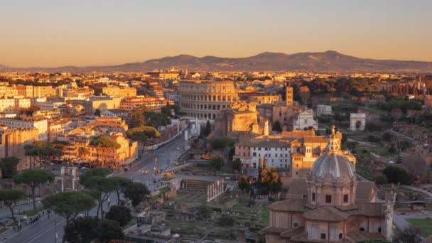 ローマ 日没時に考古学的エリアとコロッセオへのイタリアの見解 — ストック動画