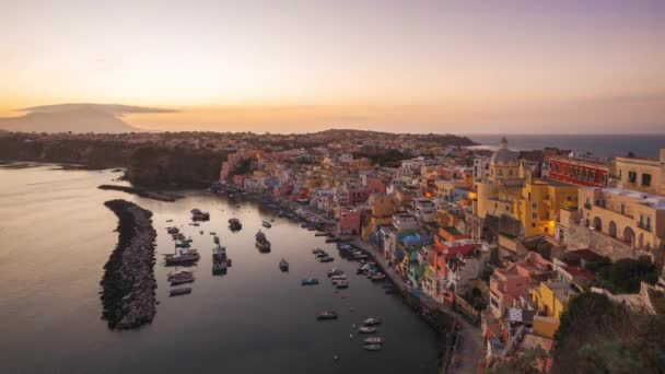 Procida Itália Skyline Cidade Velha Mar Mediterrâneo Crepúsculo Noite — Vídeo de Stock