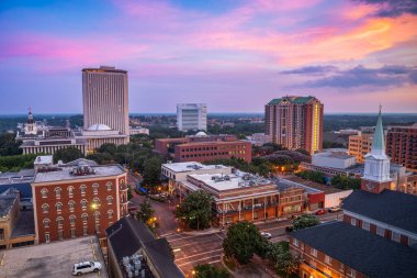 Tallahassee, Florida, ABD şehir merkezi alacakaranlıkta gökyüzü.