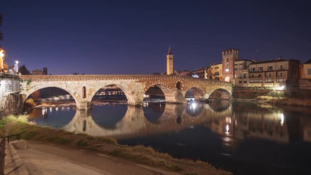 Verona Talya Nın Adige Nehri Üzerinde Ponte Pietra Ile Skyline — Stok video