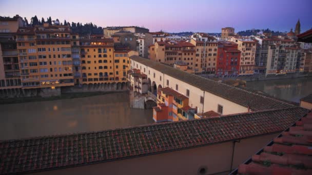 ฟลอเรนซ ตาล สะพาน Ponte Vecchio ามแม Arno ในเวลาพลบค — วีดีโอสต็อก