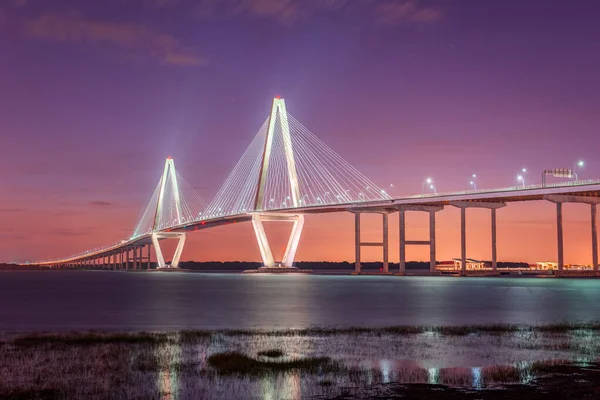 Τσάρλεστον Νότια Καρολίνα Ηπα Στο Arthur Ravenel Bridge Βράδυ — Φωτογραφία Αρχείου