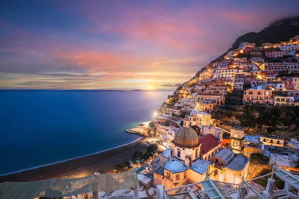 Positano Olaszország Amalfi Part Mentén Alkonyatkor — Stock Fotó