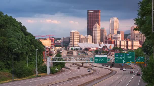 Pittsburgh Pennsylvania Usa Downtown City Skyline Looking Highways Dusk Till — Stock video