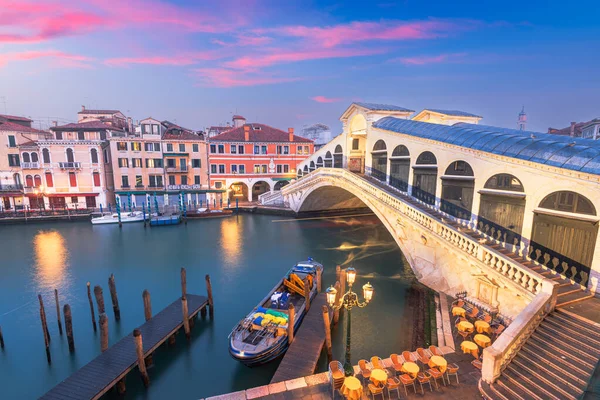 Venice Italy Rialto Bridge Grand Canal Twilight Sign Reading Italian — Stock Photo, Image