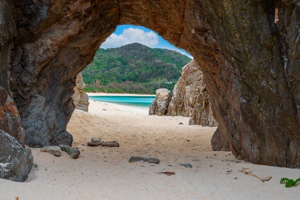 Okashiki Island Okinawa Japan Aharen Beach Natural Stone Arch — Photo