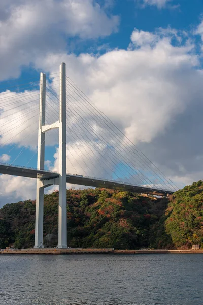 長崎湾にまたがるメガミ橋 — ストック写真