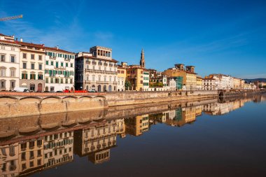 Pisa, İtalya Arno Nehri üzerinde öğleden sonra.