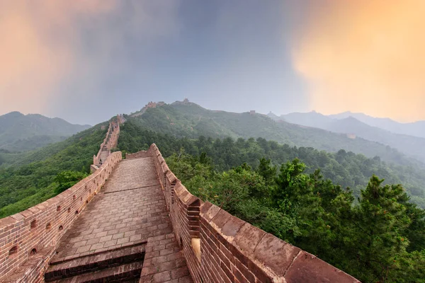 Великая Китайская Стена Участке Цзиньшаньлин Сумерках — стоковое фото
