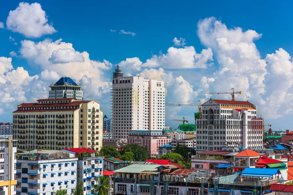 Yangon Myanmar Panorama Śródmieścia Wysokimi Wzniesieniami Południu — Zdjęcie stockowe