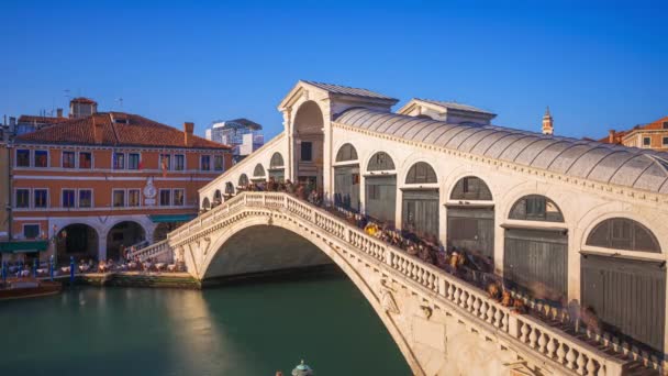 Venetië Italië Bij Rialtobrug Het Canal Grande — Stockvideo