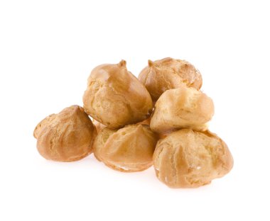 Beyaz bir arka planda profiterol
