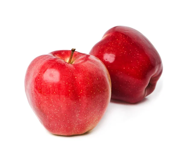 Dos manzanas rojas sobre un fondo blanco — Foto de Stock