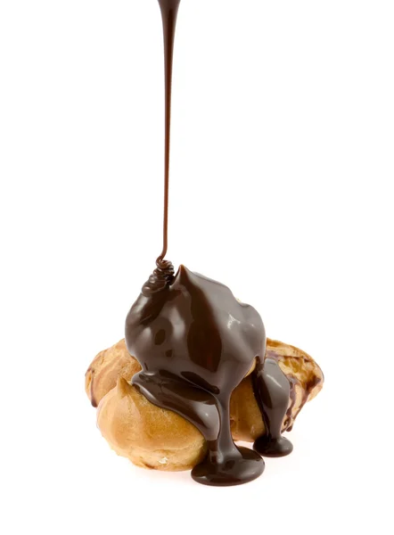 Chocolate difuso en Profiteroles — Foto de Stock