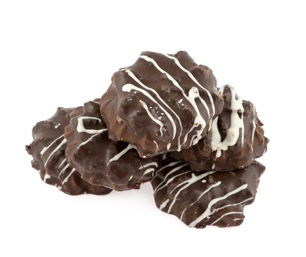 白い背景の上の丸いチョコレート薄いビスケット — ストック写真