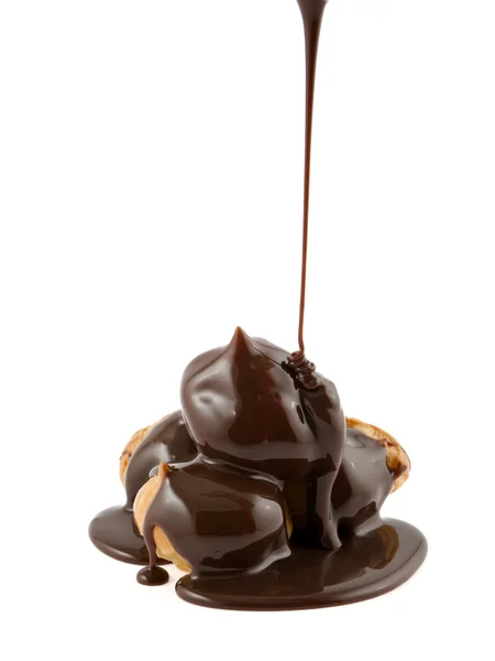 Chocolate difuso en Profiteroles — Foto de Stock